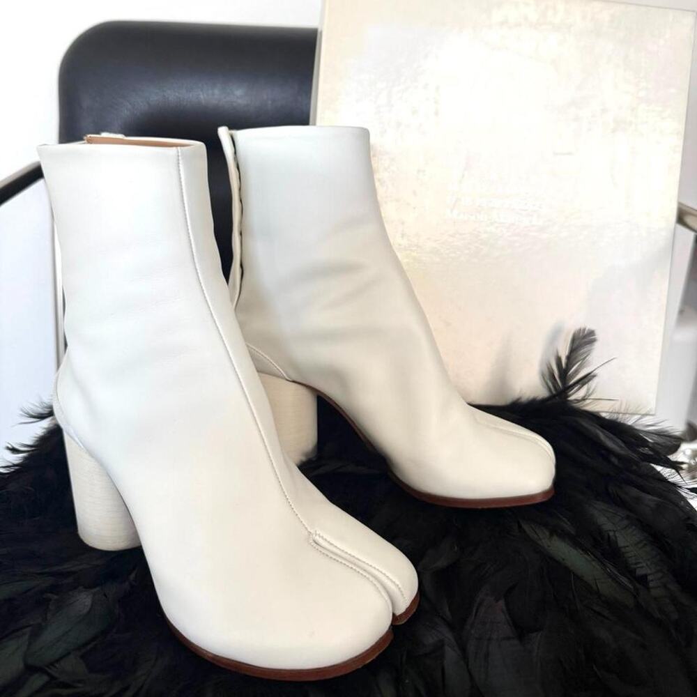 MAISON MARGIELA WHITE TABI ANKLE BOOTS